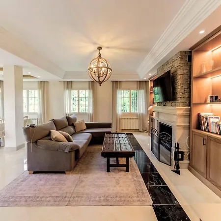 Hébergement de vacances House In Puerto Banus And San Pedro 50m From The Sea With Private Pool