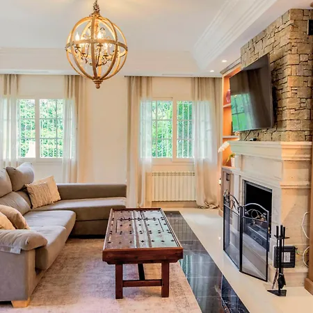 House In Puerto Banus And San Pedro 50m From The Sea With Private Pool Hébergement de vacances Marbellac